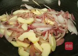 Illustration of how to cook green apples with onions 8