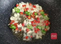 Illustration of how to make chili-fried leeks (small dried fish) 4