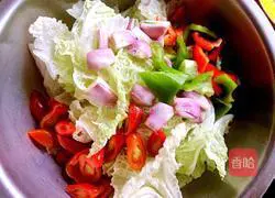 Illustration of how to make Northeastern mixed vegetables 6