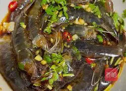 Illustration of how to make raw pickled shrimp 5