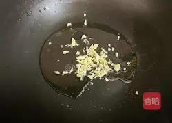 Illustration of how to stir-fry cauliflower with green pepper 5