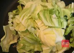 Illustration of how to make wolfberry cabbage 5