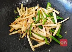 Illustration of how to make fried king oyster mushrooms and spicy pepper meat that is more delicious than meat 6