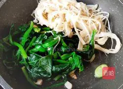 Illustration of how to stir-fry seasonal vegetables 8