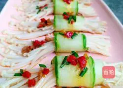 Illustration of how to make cucumber and enoki mushroom rolls 7