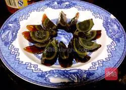 Illustration of how to make cold preserved eggs 1