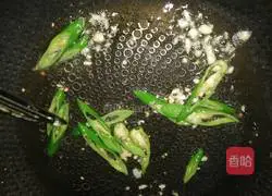 Illustration of how to make scrambled eggs with shredded carrots 5