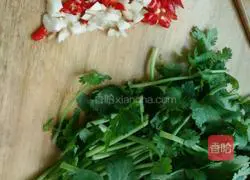 Illustration of how to make cold coriander 2