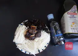  Illustration of how to make stir-fried assorted mushrooms 1