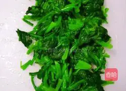 Illustration of how to make spinach with nuts 10