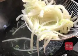 Illustration of how to make plain three silk rolls 10