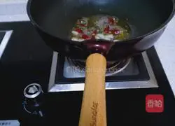 Illustration of how to make hand-shredded cabbage 5