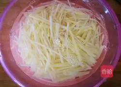 Illustration of how to make pepper and potato shreds 3