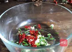 Illustration of how to make cold artemisia terrestris 3