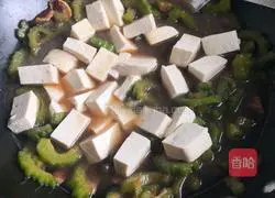 Illustration of how to cook bitter melon and tofu 8