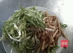 Illustration of how to make bitter chrysanthemum dumplings 1