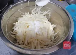 Illustration of how to make potato fork 3