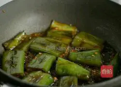 Illustration of how to make pan-fried tiger skin chili 8