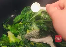 Illustration of how to make fried lettuce 6