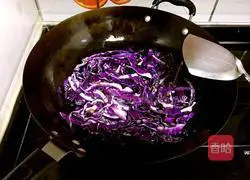 Illustration of how to make stir-fried cabbage 3
