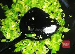 Illustration of how to make fried eggs with pepper 7