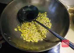 Illustration of how to make fried leeks with soybean sprouts 5
