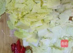 Illustration of how to stir-fry Chinese cabbage with pork dregs 1
