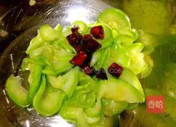 Illustration of how to make cold zucchini 5