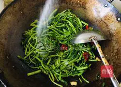 Illustration of how to make stir-fried chrysanthemum 6