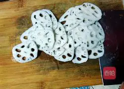 Illustration of how to make spicy and sour lotus root slices 3