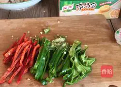 Illustration of how to make fried dried beans with pepper 3
