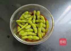 Illustration of making mash edamame 12