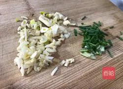 Illustration of how to make lettuce with wolfberry and oyster sauce 2