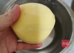 Illustration of how to make green pepper and potato shreds 1