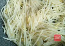 Illustration of how to make spicy pepper and potato shreds 6