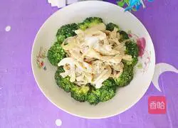 Illustration of Green Leaves' Deep Affection to Roots 16