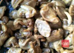 Illustration of how to make stewed potatoes with precious mushrooms 18