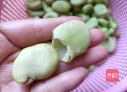 Illustration of how to make shredded bamboo shoots and bean paste soup 4