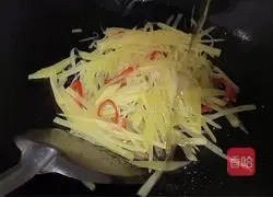 Illustration of how to make spicy and sour potato shreds 8