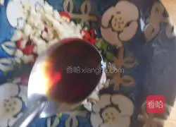 Illustration of how to make cold zucchini shreds 8