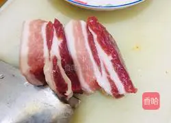 Illustration of how to make steamed braised noodles 1