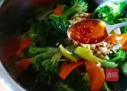 Illustration of how to make cold broccoli 5