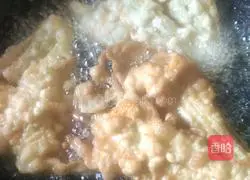 Illustration of how to make fried pumpkin flowers 7