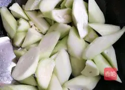 Illustration of how to make loofah oil gluten 2