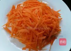 Illustration of how to make stir-fried carrot shreds 3