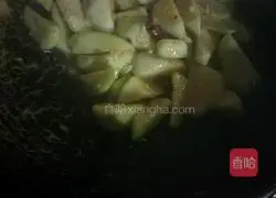 Illustration of how to stir-fry loofah 11