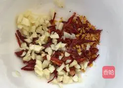 Illustration of how to make cold cucumber strips 2