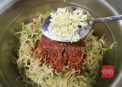 Illustration of how to make shredded white radish with soy sauce 8