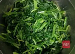 Illustration of how to make white kidney beans mixed with spinach 8