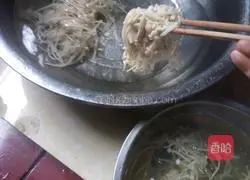 Illustration of how to make tempeh mixed with enoki mushrooms 5